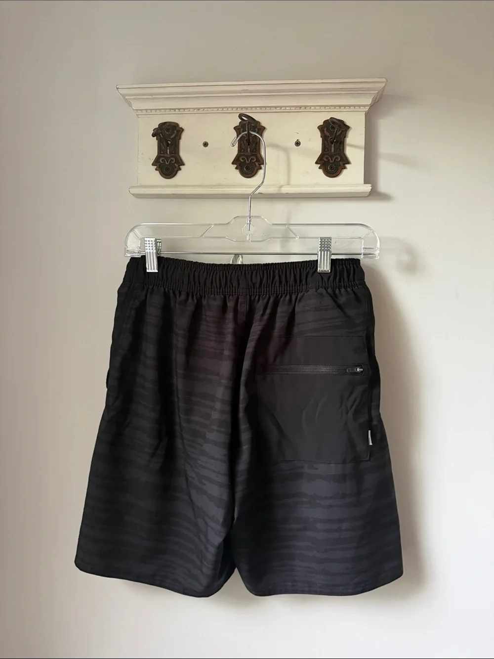 Vuori Black Wave-Pattern Shorts 8” Small Swim Trunks